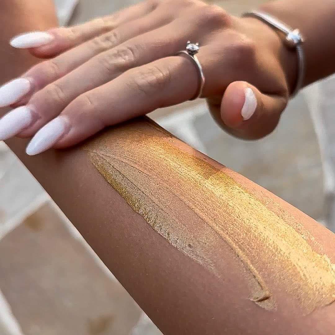 Halbea - Glitzernder After-Sun-Highlighter Glow Effekt - sonnengeküsste Haut mit Aloe Vera und Vitamin E - 200ml
